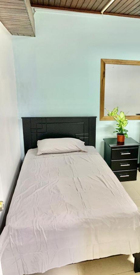 Global House Cr Hostel Backpackers Alajuela Habitacion Compartida 2 Camas Por Habitacion מראה חיצוני תמונה